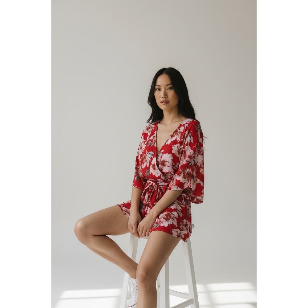 NWOT Aura Red Floral Wrap Romper Women’s Large V Neck‎ Tie Waist Shorts, Large